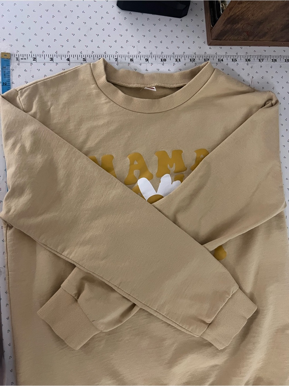 “MAMA” Retro Daisy Crewneck Sweatshirt – Size S - Picture 7 of 7